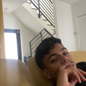 Meet your Posher, Leandra